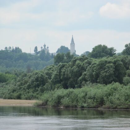 Вид на город с противоположного берега реки Клязьма.