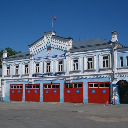 Здание пожарного депо (1892 г.) на Соборной площади города