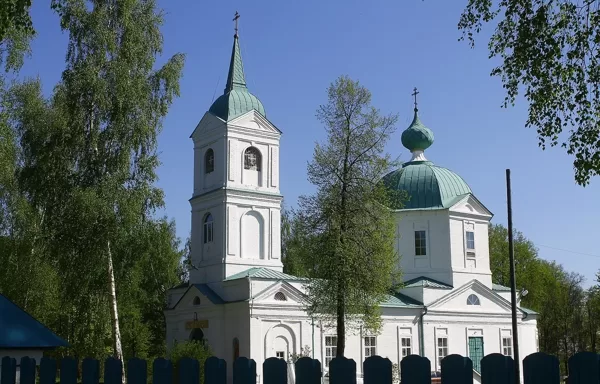 Покровский храм (1806 г.), расположенный  на одноименном кладбище