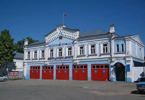 Здание пожарного депо (1892 г.) на Соборной площади города